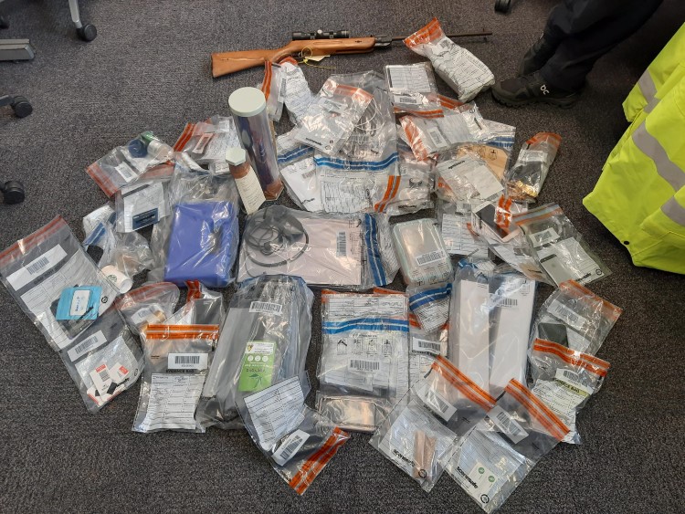 Drugs seized and two people arrested following warrant in Totton