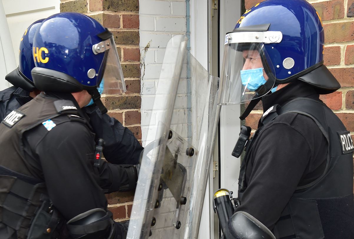 Three people were arrested following the execution of a proactive drugs warrant in Chaffinch Way, Totton yesterday afternoon (Wednesday 18 October).