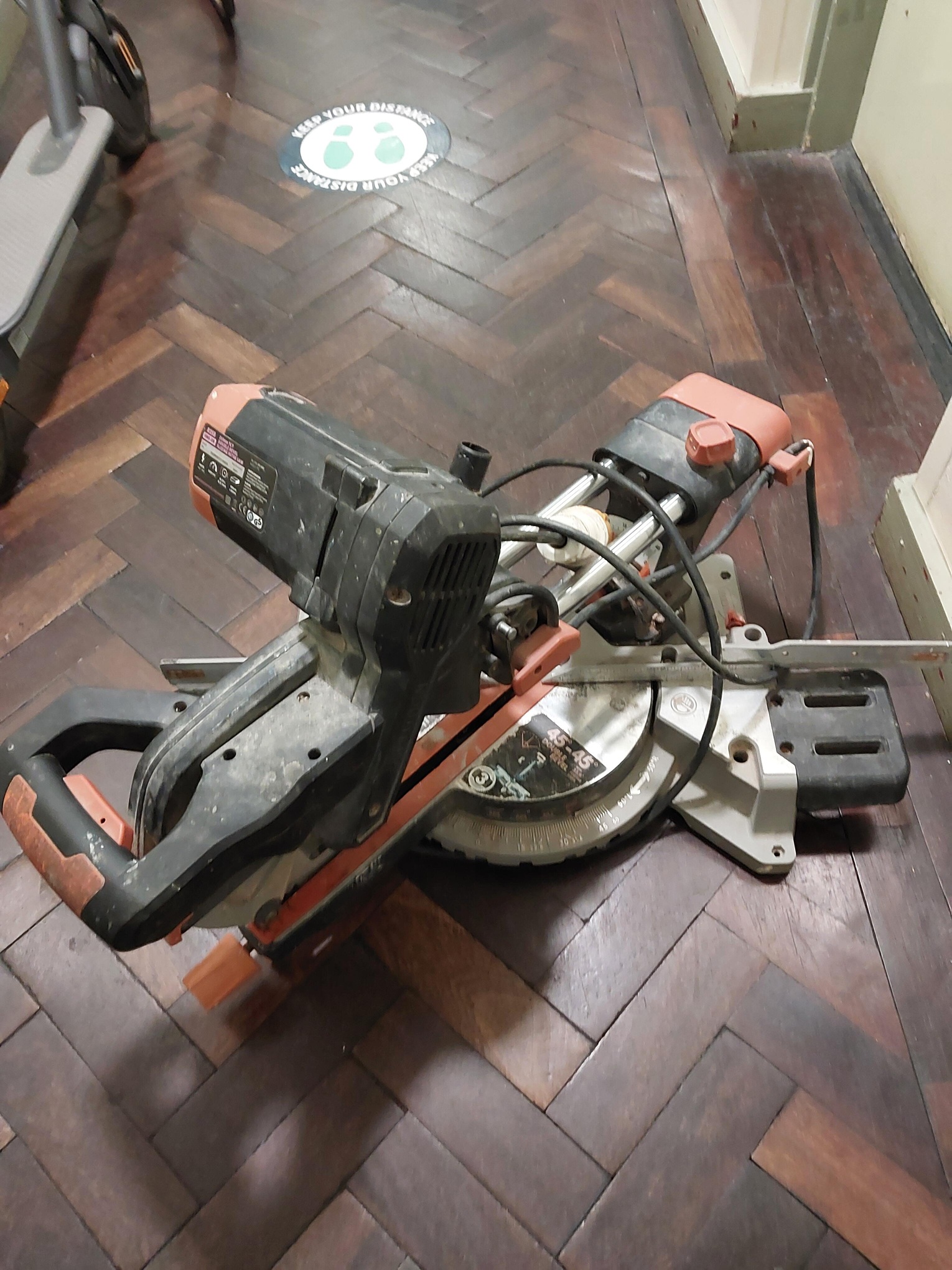 44260246421 Mitre saw